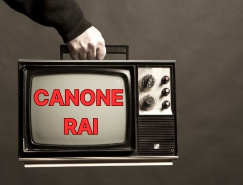 televisore con scritta canone RAI