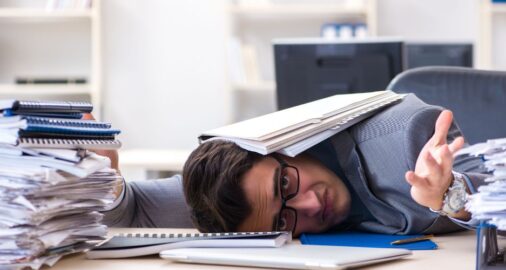 imprenditore schiacciato dal peso delle tasse