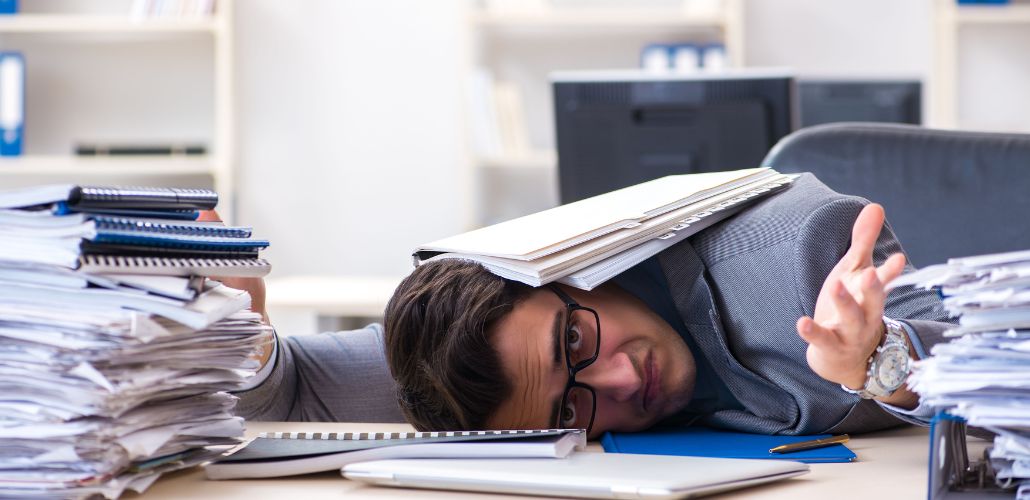 imprenditore schiacciato dal peso delle tasse