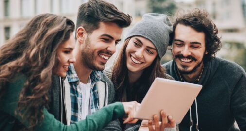 giovani imprenditori che ricevono sostegno per l’avvio di nuove attività imprenditoriali e professionali